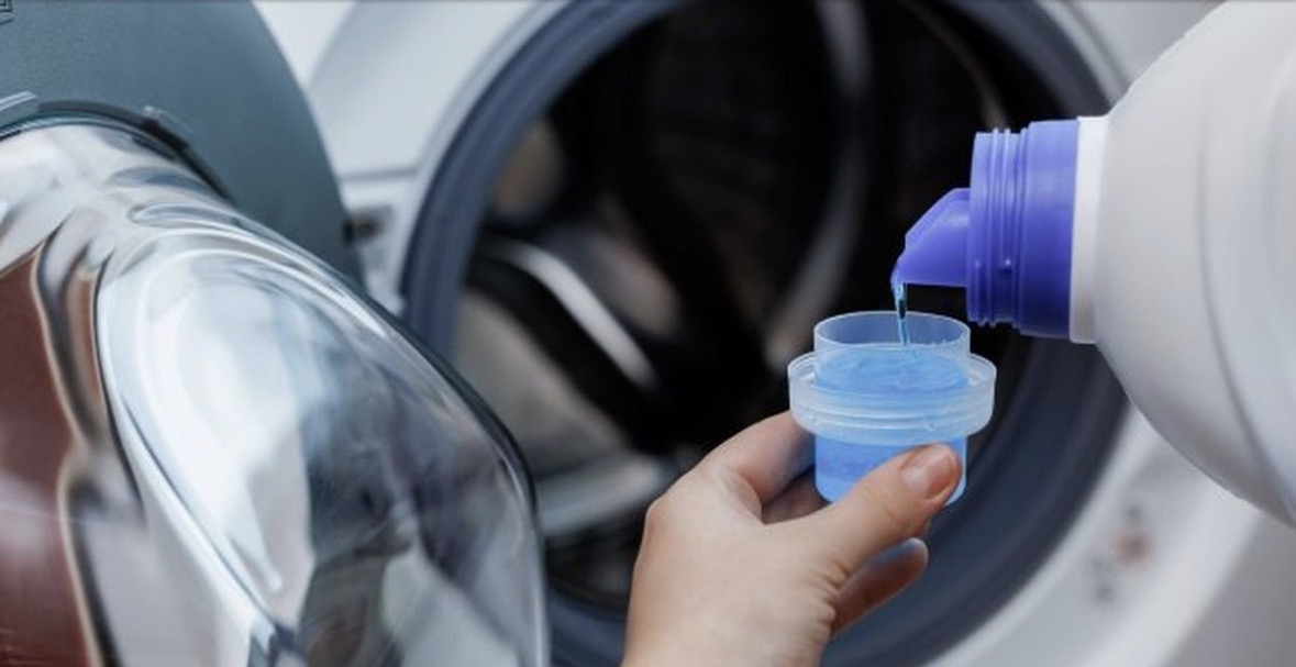 Ekspertët: Po përdorim më shumë detergjent seç duhet