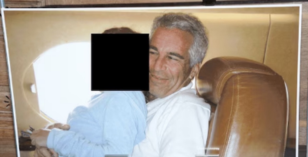 Mjekët dalin zbuluar në dosjen e Epstein, gjendet fotografia e një kirurgu duke kryer ndërhyrje në tavolinën e ngrënies 