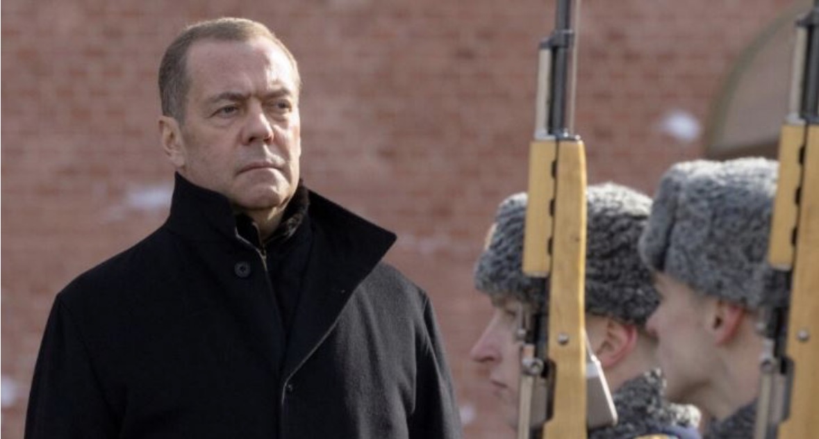 Medvedev: Nëse Trump vazhdon “kursin e tij paranojak”, do të shpërthejë Lufta III Botërore