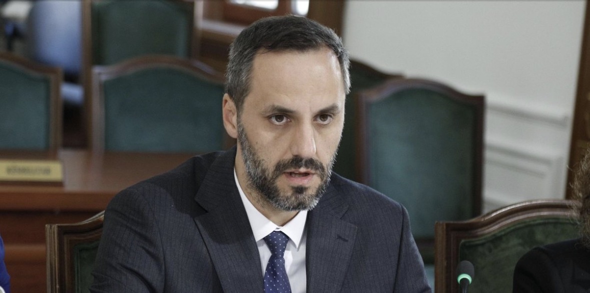 Ministri i Drejtësisë “godet” noterët dhe ndërmjetësit e pronave, gjoba deri në 500 mijë lekë dhe paralajmërim për heqje licence 