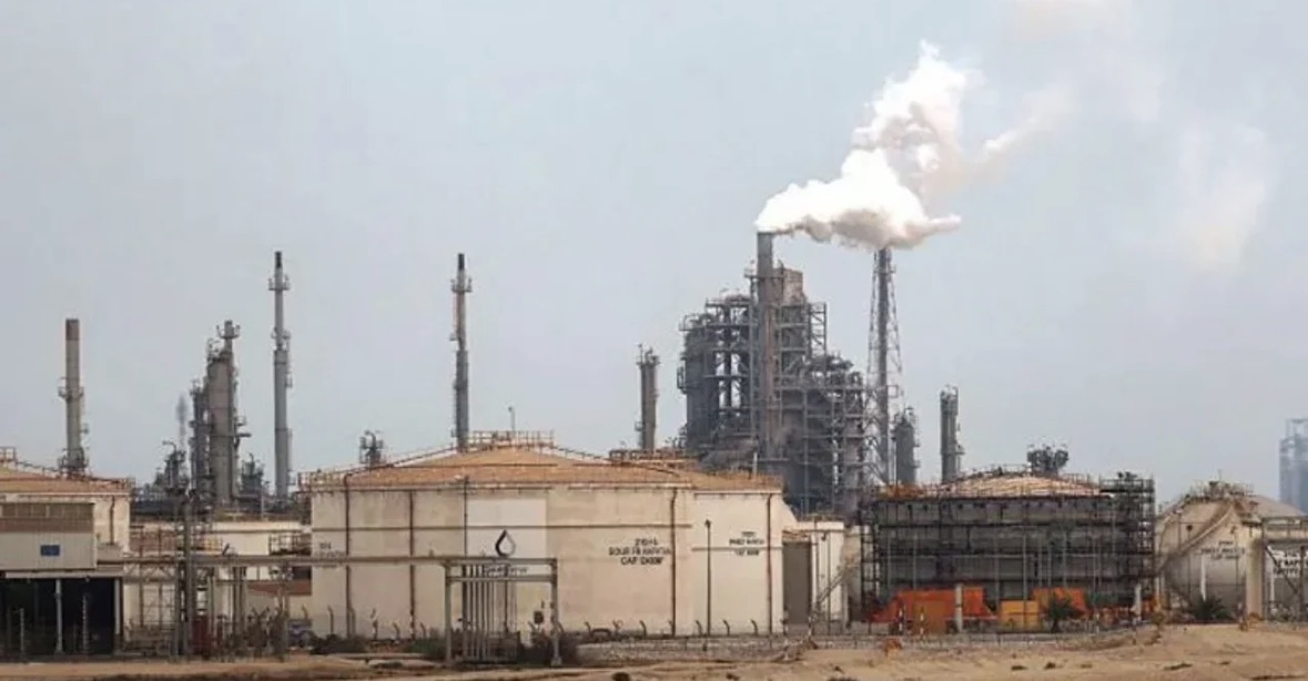 Kaos në tregun e naftës, çmimi arrin nivelin më të lartë dyvjeçar: Nëse konflikti vijon, prodhimi mund të ndalet