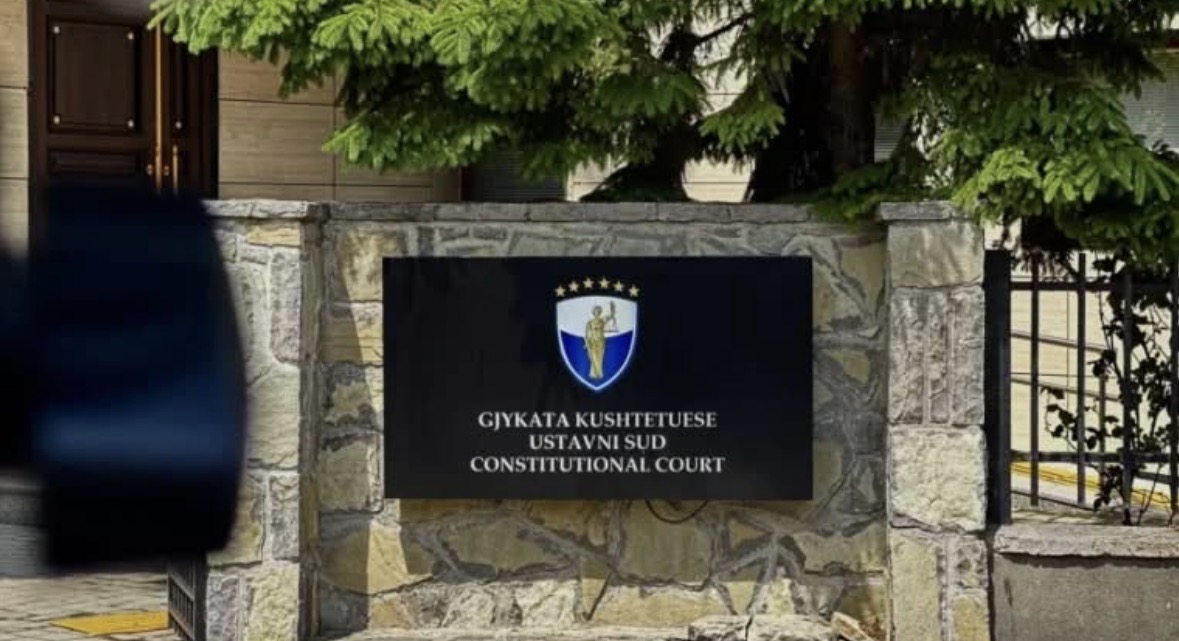 Zgjedhjet në Kosovë, Gjykata Kushtetuese pezullon dekretin e Vjosa Osmanit