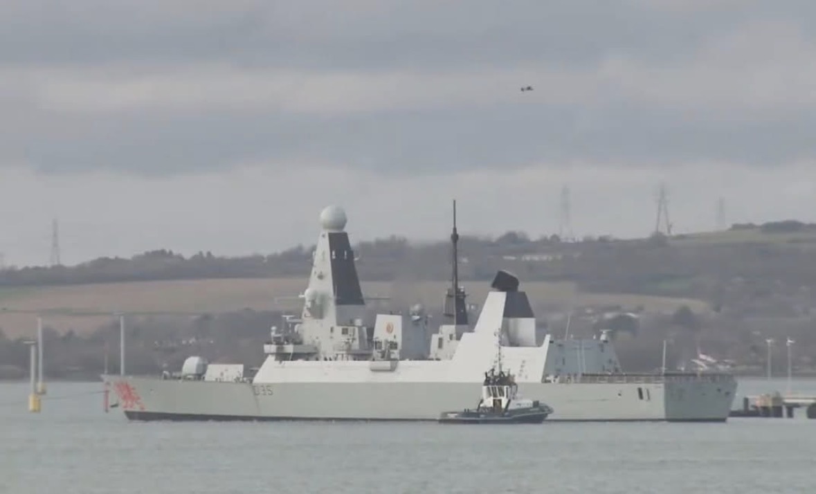 Anija britanike “HMS Dragon” niset për në Qipro