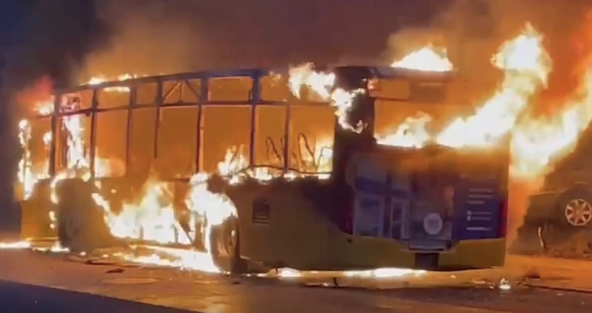 Zjarr në një autobus në Zvicër, 6 të vdekur dhe disa të plagosur! Dyshime se dikush i vuri flakën vetes