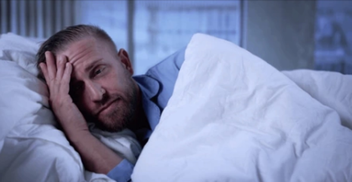 Bëjeni gjumin e qetë duke larguar nga dhoma e gjumit këto objekte që ndikojnë në cilësinë e fjetjes 