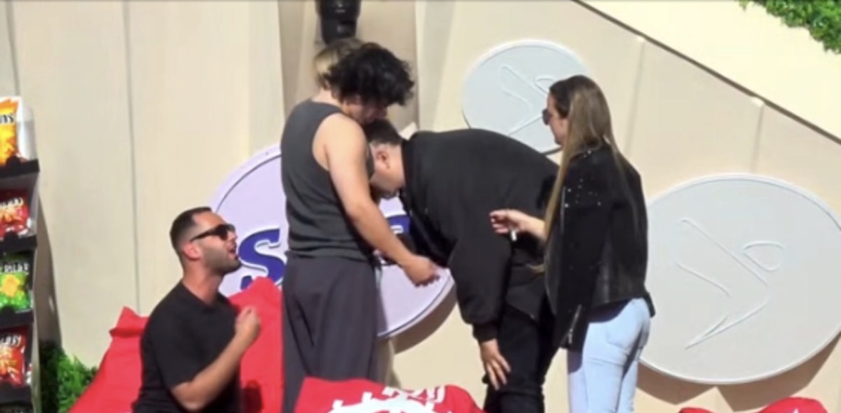  “Djalin tënd e ke futur në dhe…”/ Stenaldo dhe Rogerti ngrejnë tonet: Palaço burrë, rrite fëmijën tënd siç më ka rritur mua nëna 