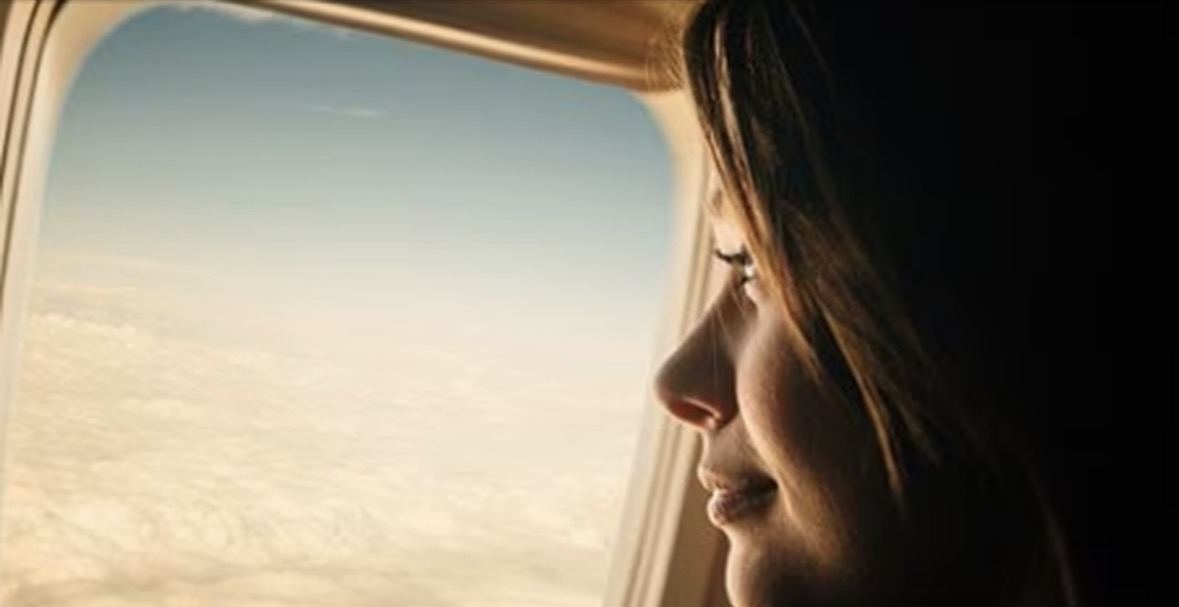 A e dinit se udhëtimet mund t’ju dëmtojnë lëkurën? Ja nga se shkaktohen dhe si t’i shmangni ato 