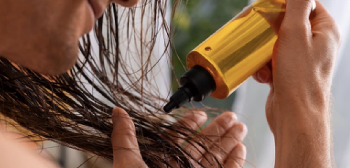 Sekreti aziatik për flokë të fortë/ Përdorimi i vajit para larjes ndihmon në rritjen dhe shkëlqimin