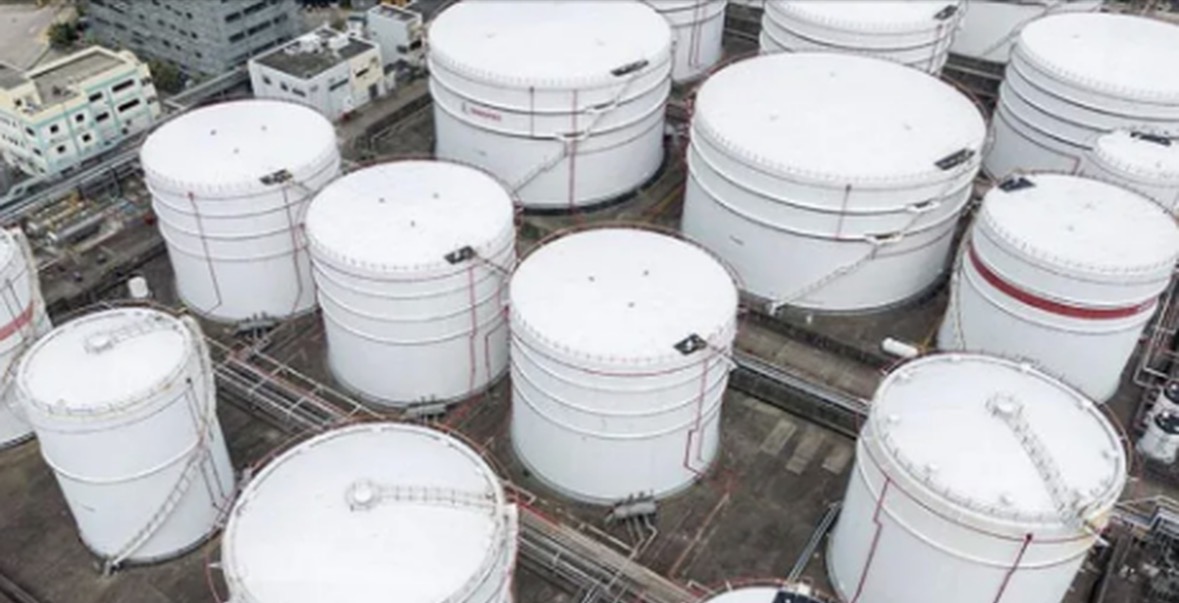 Goditje në tregun e naftës/ Italia liron 10 milionë fuçi nga rezervat emergjente 