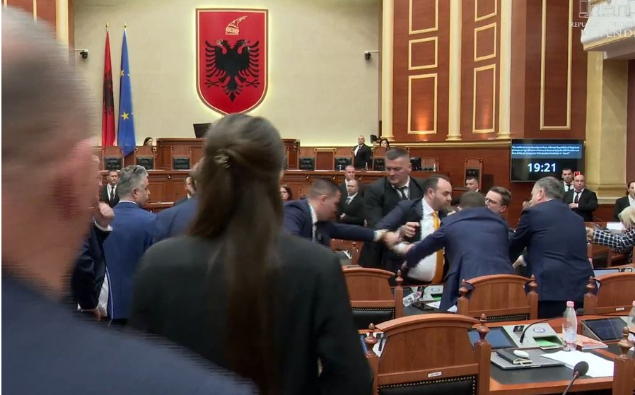 Përplasjet fizike dhe fyerjet në Kuvend, Sekretariati i Etikës vendos për Ballën, Bardhin dhe Balliun