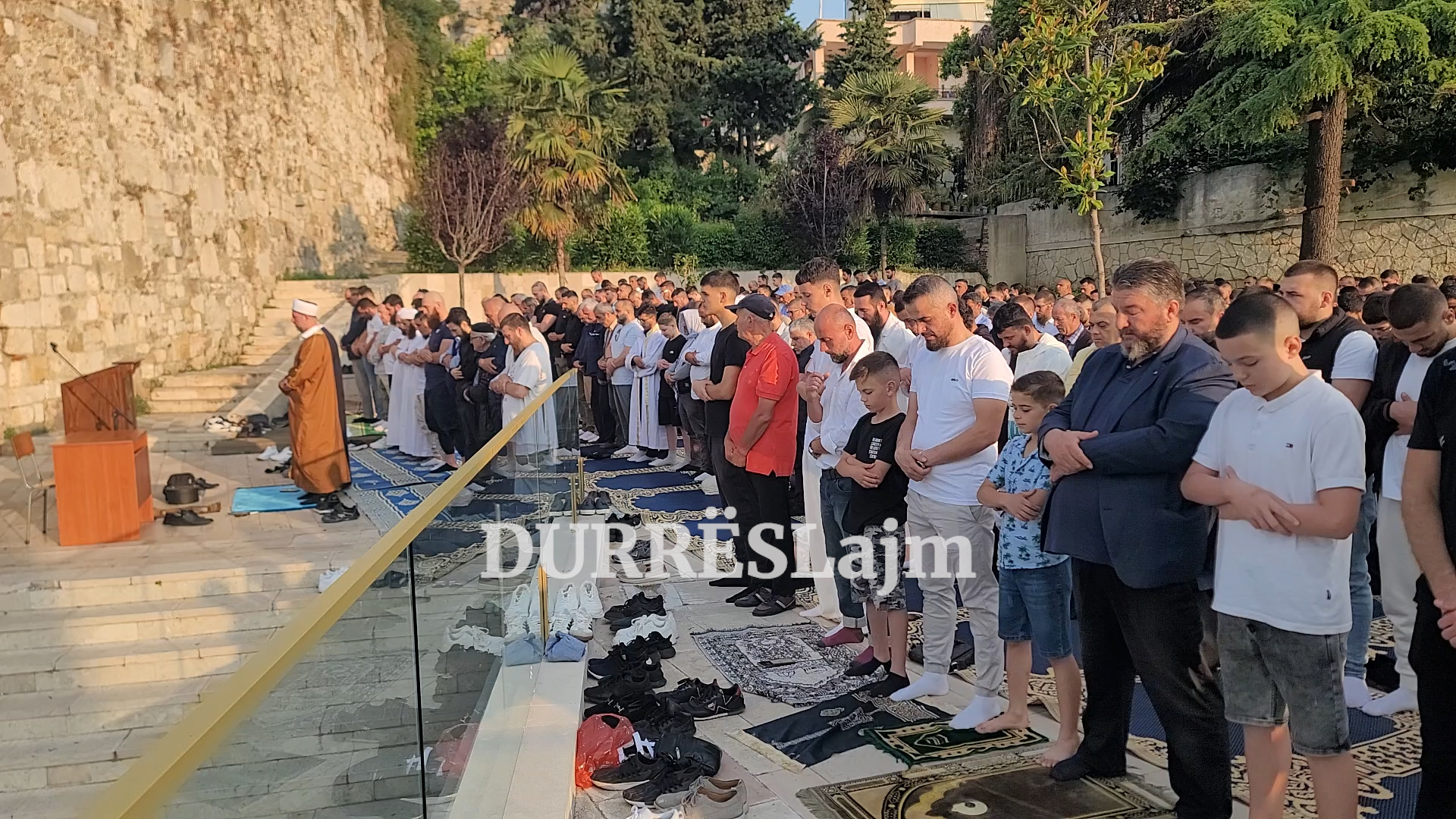 Namazi i Fitër Bajramit do të falet në sheshin qendror të Durrësit (VIDEO)
