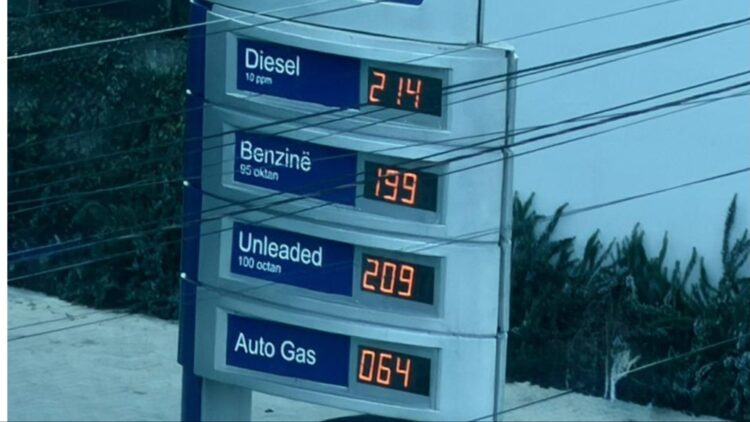 Nafta arrin në 214 lekë në Shqipëri, rreth 40 lekë më shumë sesa para luftës