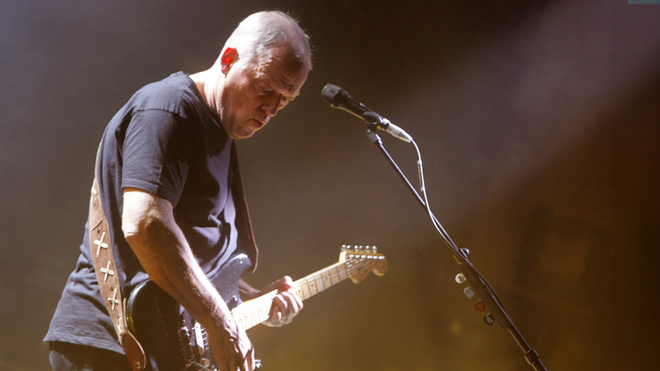 “The Black Strat” e Pink Floyd thyen rekordin në ankand! Kitara legjendare e David Gilmour shitet për 14.55 milionë dollarë