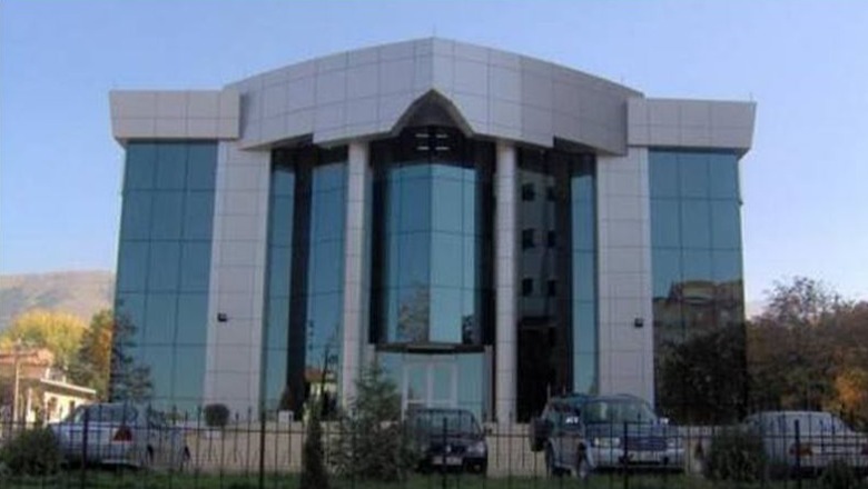 Vrasja e 14-vjeçarit në Maliq, Prokuroria dërgon për gjykim autorin e mitur, babain dhe xhaxhain e tij