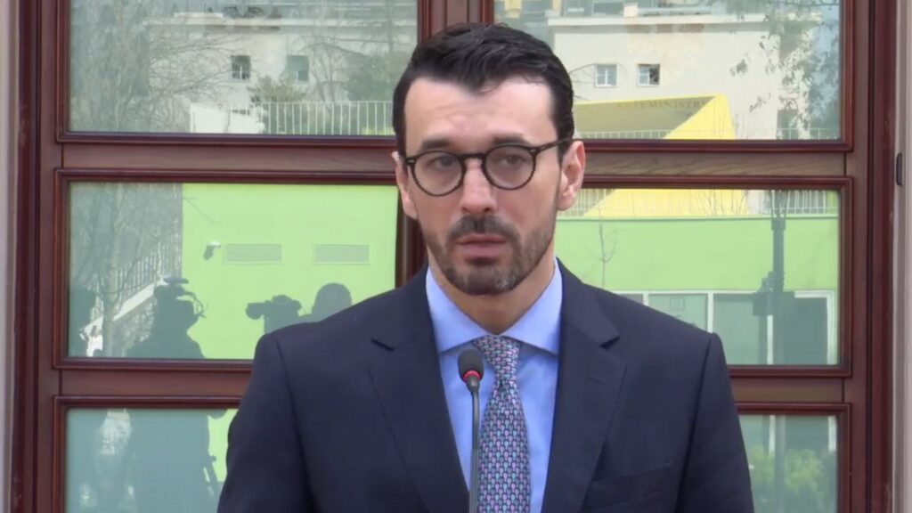 Anulimi i tenderit për ndërtimin e portit të Porto Romanos, ministri Karakaçi: Do ndërtojmë skenar tjetër, edhe kryeministri e tha që…