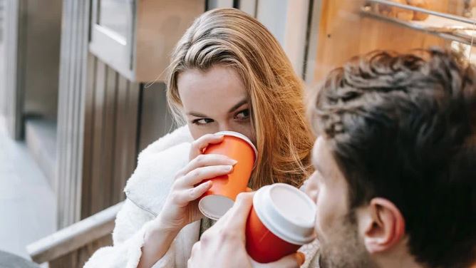 Mos i bëni këto gabime në takimin e parë! Ja çfarë duhet të shmangni për çdo shenjë të horoskopit