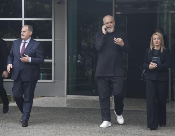 Përfundon mbledhja e Ramës me deputetët e Tiranës në PS, zbulohet tema e diskutimeve brenda takimit