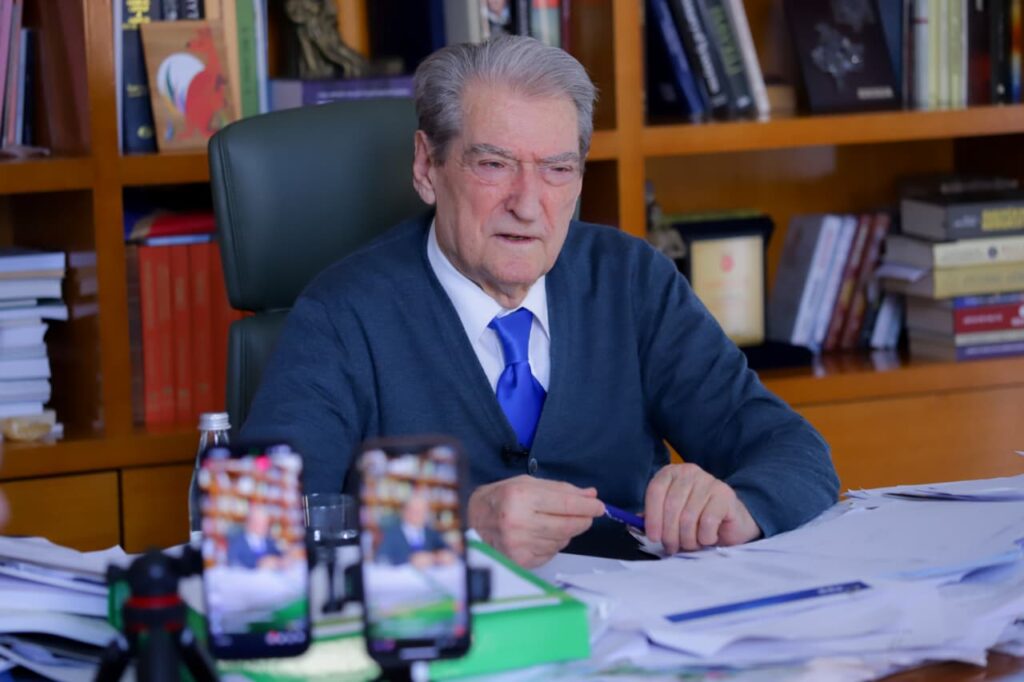 Berisha kthehet nga samiti i PPE: PD mori mbështetje të plotë! Të bashkohemi nesër në kryengritje paqësore