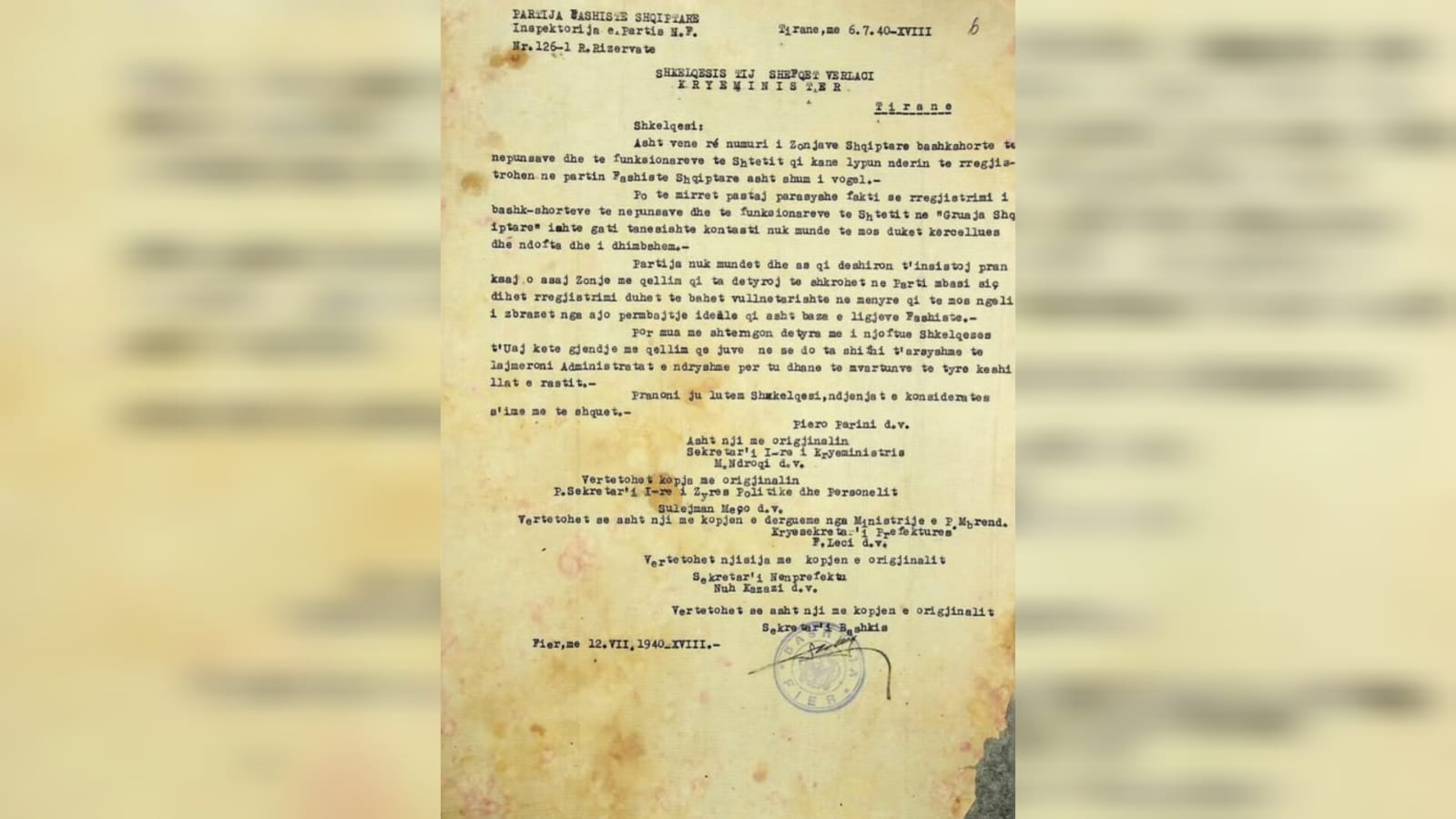 Vullnetarë me Urdhër: Kur Partia Hyn në Shtëpinë e Nëpunësit