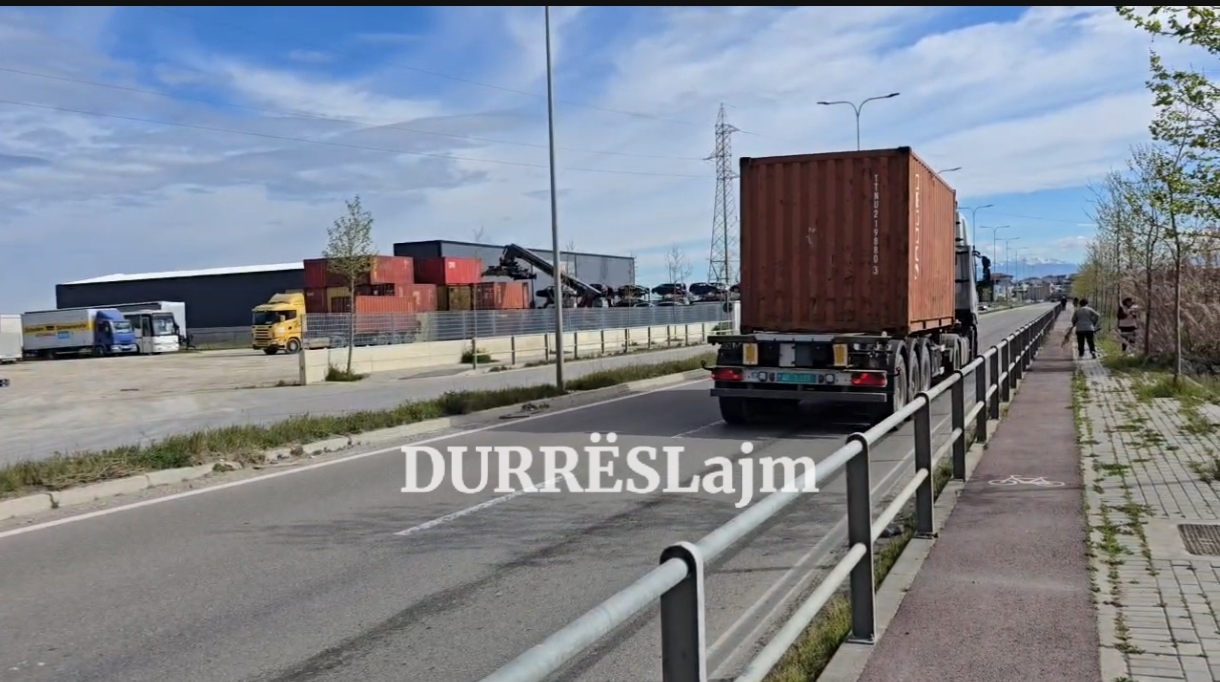 102 kontejnerët me mbetjet toksike zhvendosen nga Porto Romano, pranë fshatit Vrinas (VIDEO)