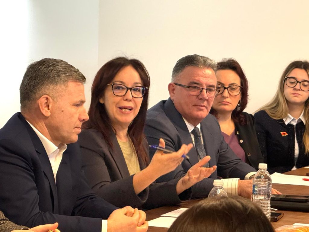 Nënkryetarja e Kuvendit takohet me misionarët e gjuhës shqipe në Londër, Spahiu: Vazhdojmë ta mbështesim këtë mision të përbashkët