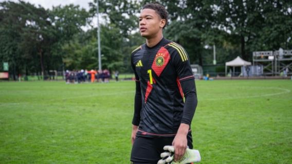 Bajerni humb 4 portierë për dëmtim dhe do luajë me një 16-vjeçar titullar në Champions