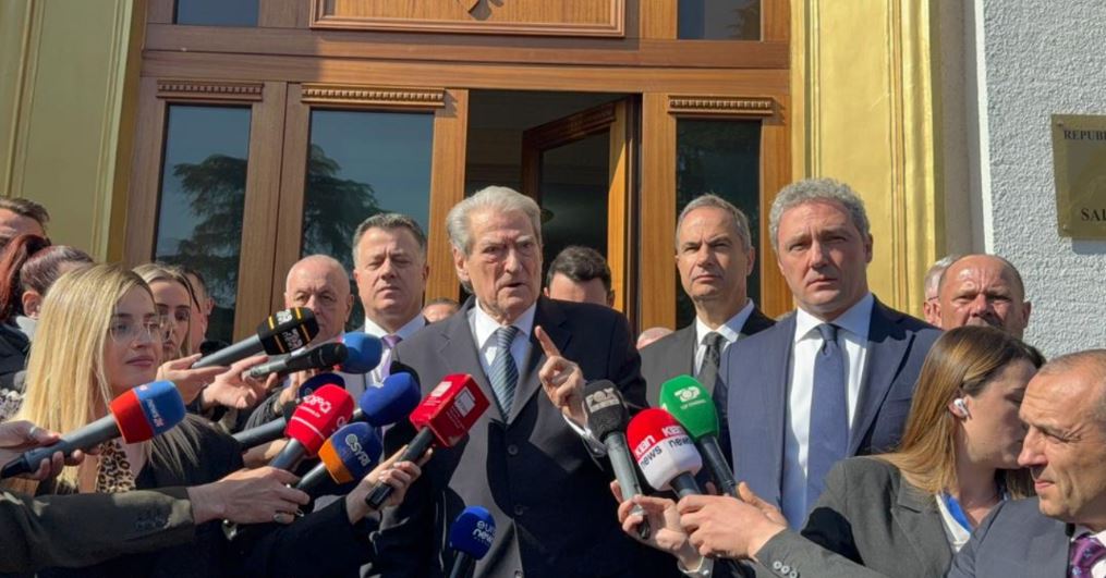 Berisha: Kryeministri më i poshtëruar në botë! Qytetarët kërkojnë dorëheqjen e tij