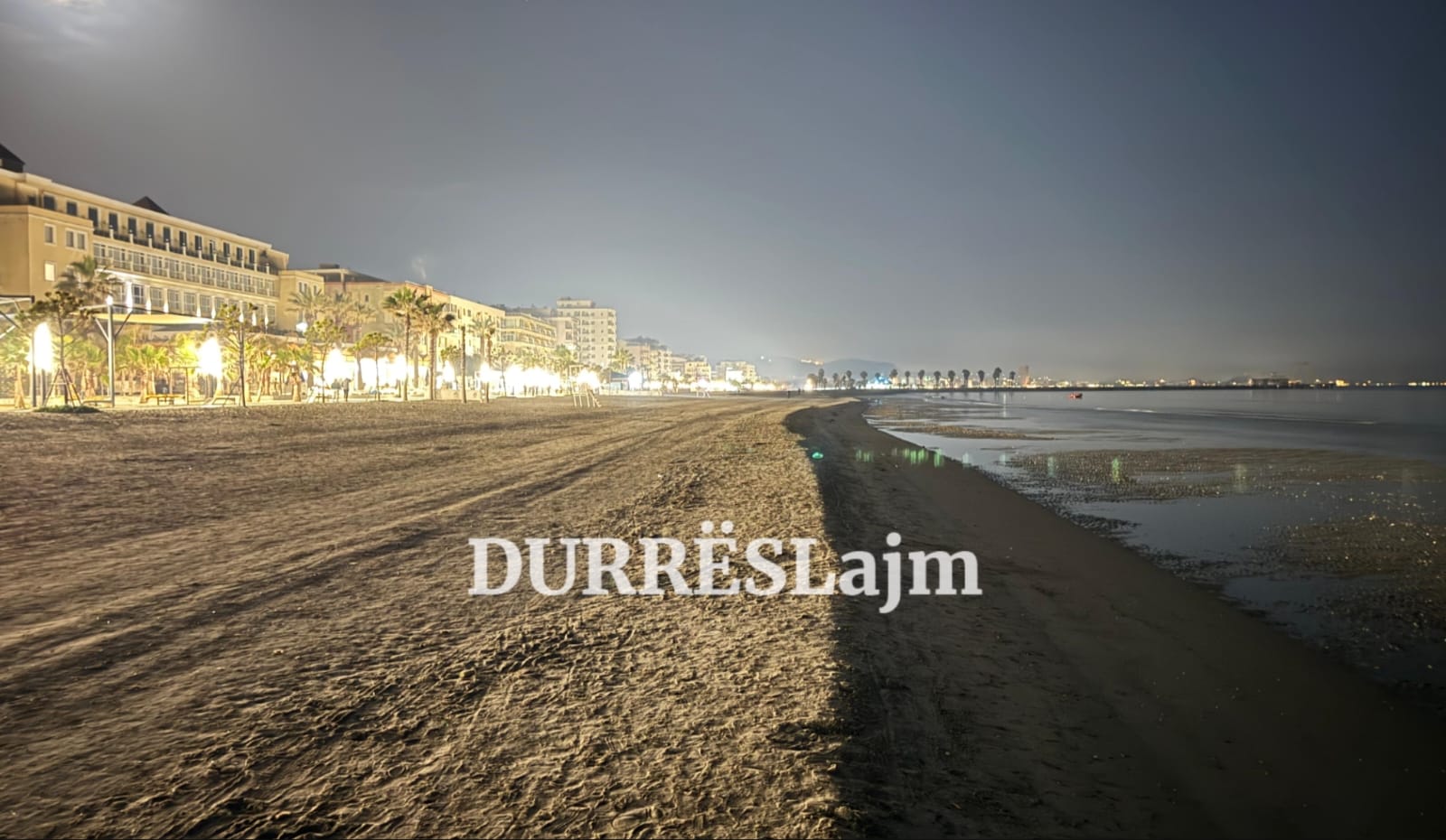“Avullon” deti në Durrës, shihni çfarë po ndodh në plazh