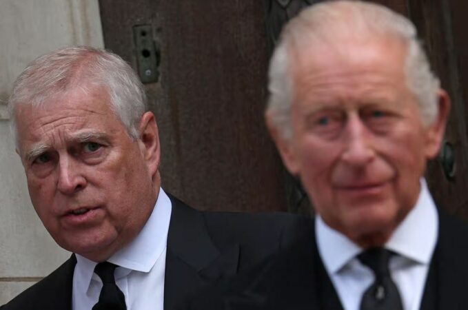 Skandali Epstein, Mbreti Charles përzë vëllain e tij ish-princin Andrew nga rezidenca