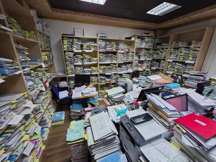 “Kam 35 vite nëpër gjyqe!”/ Harta e re, “mali” i dosjeve dhe kolapsi i Gjykatës së Apelit, BIRN: Stoku shtohet! Kosto të mëdha për qytetarët 