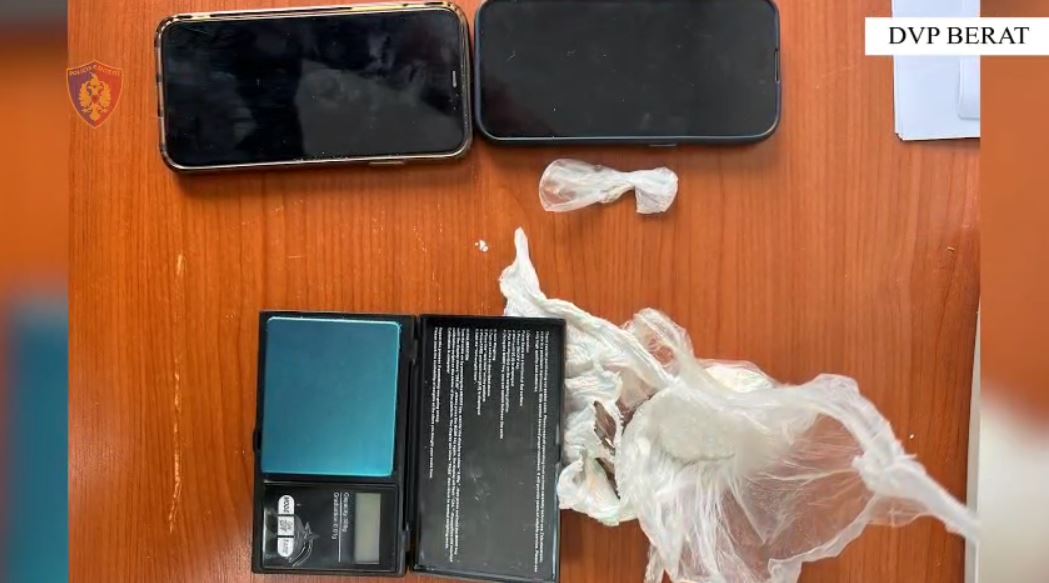 I dënuar dy herë për mashtrim, i riu arrestohet edhe për shpërndarje droge! I gjenden kokainë, peshore dhe…