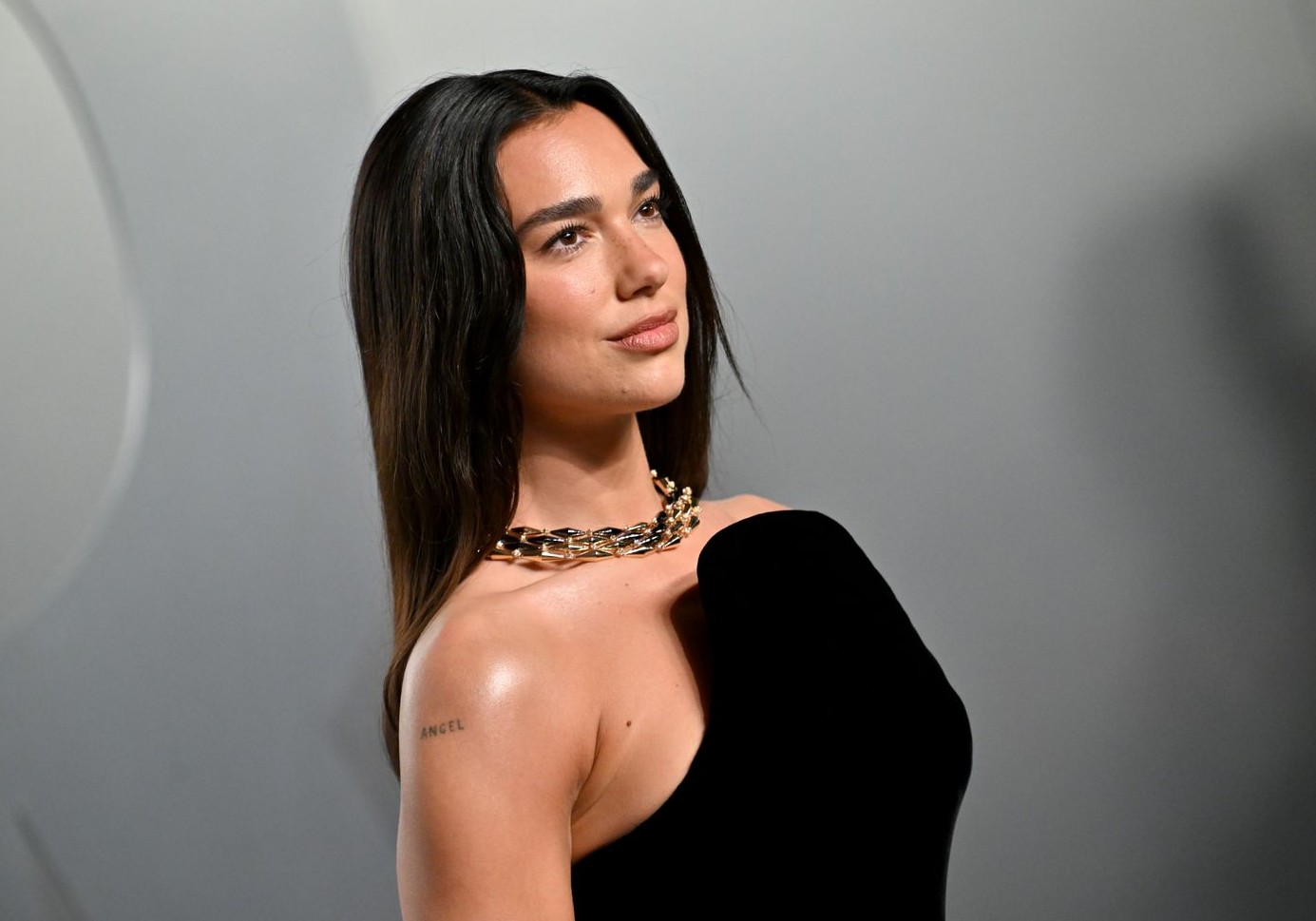 Dua Lipa flet për dosjen e Jeffrey Epstein: Viktimat janë lënë në hije, duket sikur po ‘maskohet’ ajo që ka ndodhur!