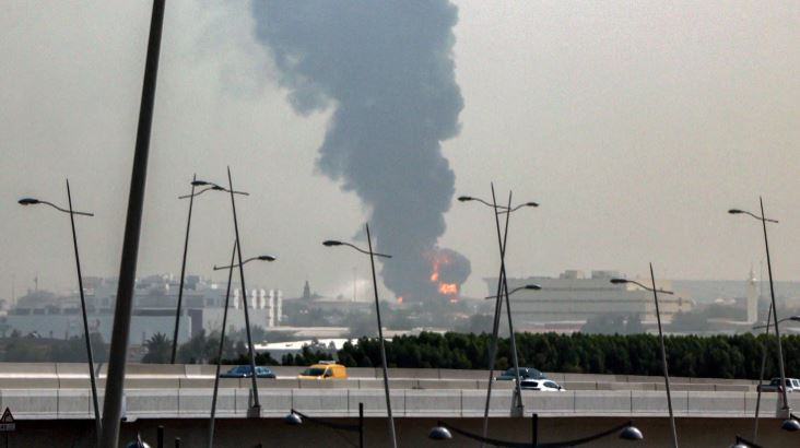 Sulmi me dron paralizoi përkohësisht Aeroportin e Dubait, rifillojnë fluturimet me orar të kufizuar