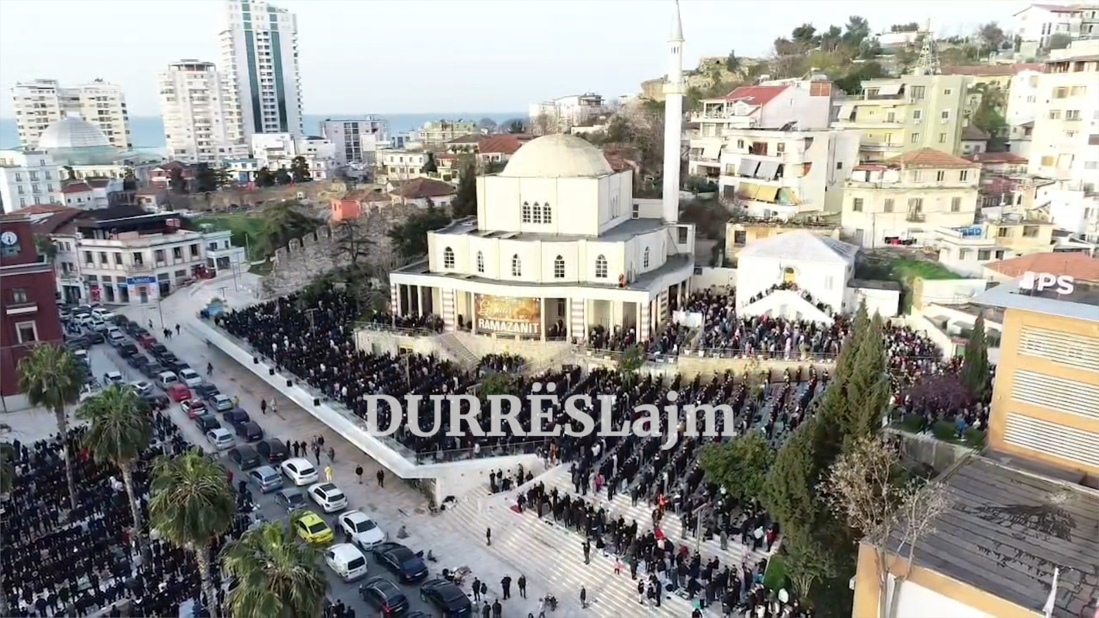 Sot festa e Fitër Bajramit, sheshi në Durrës plot me besimtarë (VIDEO)