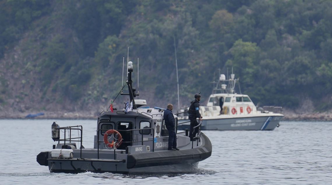 Anija e “Frontex” fundoset në ishullin grek, plagosen 2 anëtarë të ekuipazhit, u përplas me…!