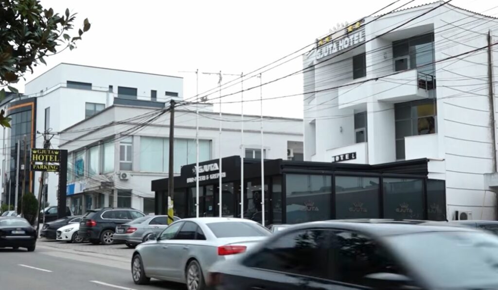 Vetëplagosja e 18-vjeçares në hotel, kapen dy persona që ishin në kërkim