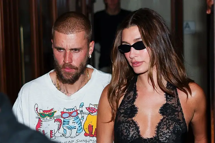 Hailey Bieber: Të jesh në qendër të vëmendjes nuk bëhet kurrë më e lehtë