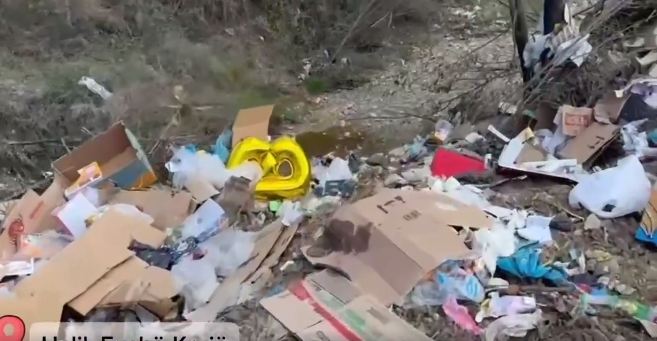 “Vatër infeksioni”, Aulon Kalaja nxjerr videon: Qendra e fshatit Halil e mbuluar me plehra