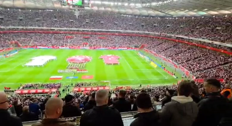 Gjest i shëmtuar nga tifozët polakë, fishkëllejnë Himnin Kombëtar