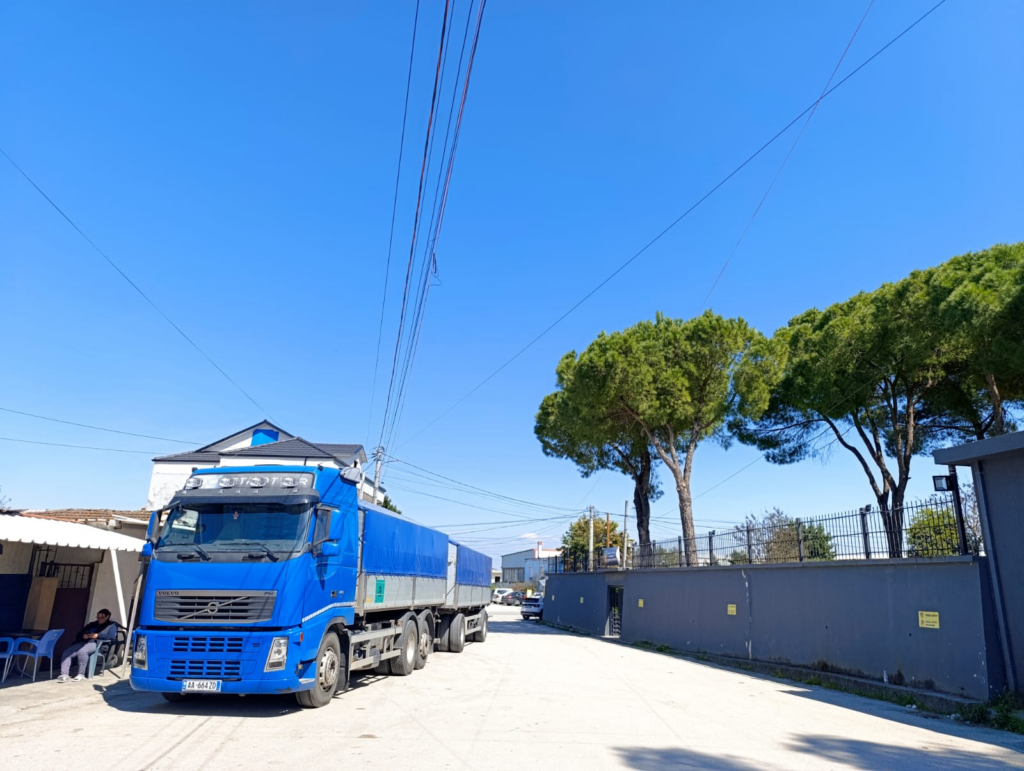 “E bleva në Sarandë”, kapet kamioni me 30 tonë misër pa faturë