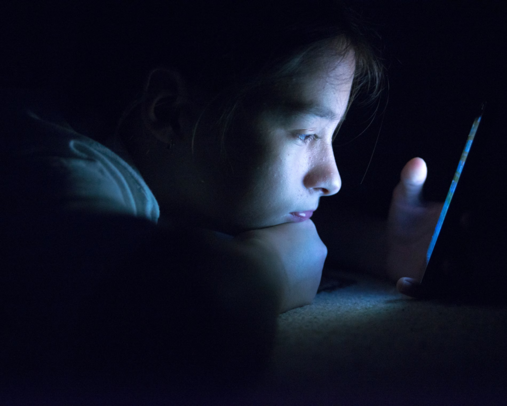 Brukseli hap hetim ndaj Snapchat për rreziqet ndaj fëmijëve, në shënjestër edhe katër faqe pornografike