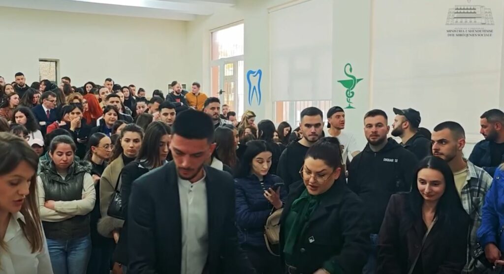 Rama: 226 profesionistë të rinj nisin punën përmes portalit “Infermierë për Shqipërinë”