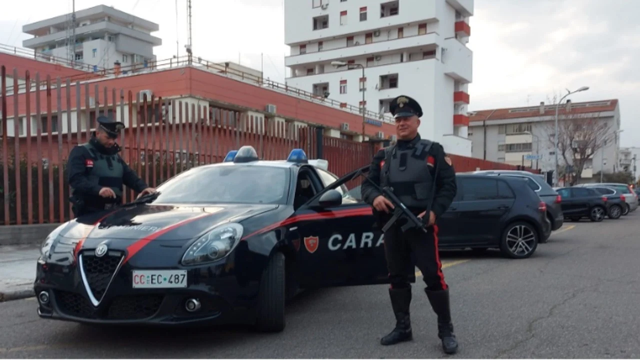 Nuk pranoi ndarjen, e ndoqi dhe e sulmoi gruan me thikë, arrestohet shqiptari në Itali