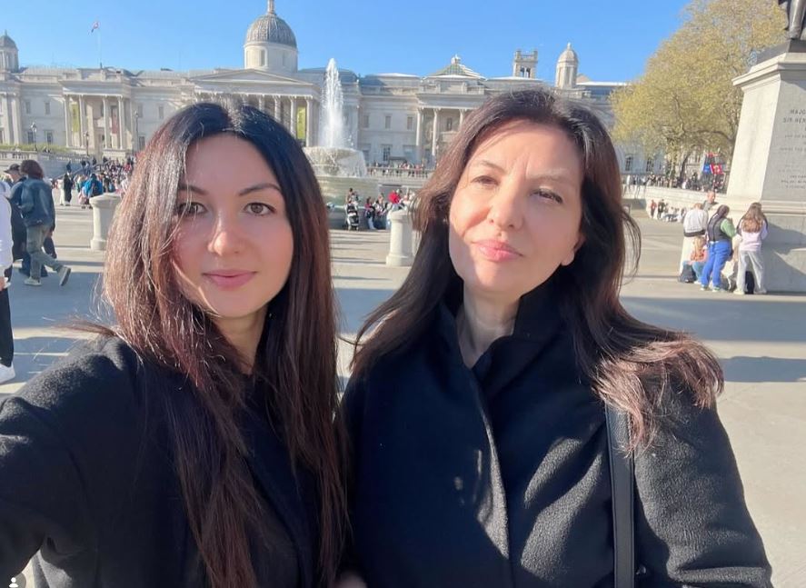 Jozefina Topalli bëhet gjyshe për herë të tretë, Megi sjell në jetë një vajzë (FOTO)