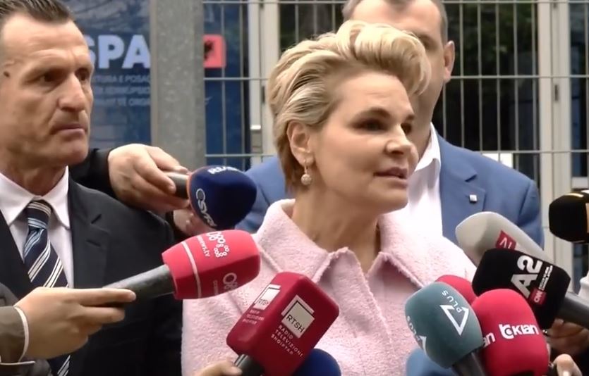 “Do shikoni kartat e kreditit të bizneseve, kanë paguar për dashnoret apo jo”- GJKKO kaloi dosjen në gjykim, Kryemadhi: Çudia ime dhe e Ilir Metës do ju zgjasë gjithë jetën! 