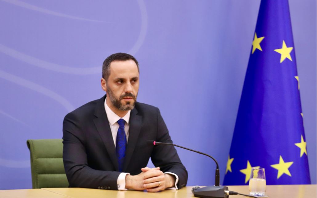 Lamallari merr detyrën e Ministrit të Punëve të Brendshme: Rikthehem në shtëpi! 