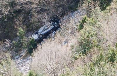 FOTO/ Makina bie në greminë, shpëton për mrekulli drejtuesi në Tepelenë! Detajet e aksidentit dramatik