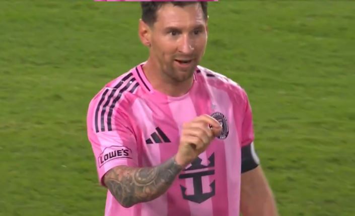 Mesi provokon trajnerin kundërshtar: “A do një autograf?”