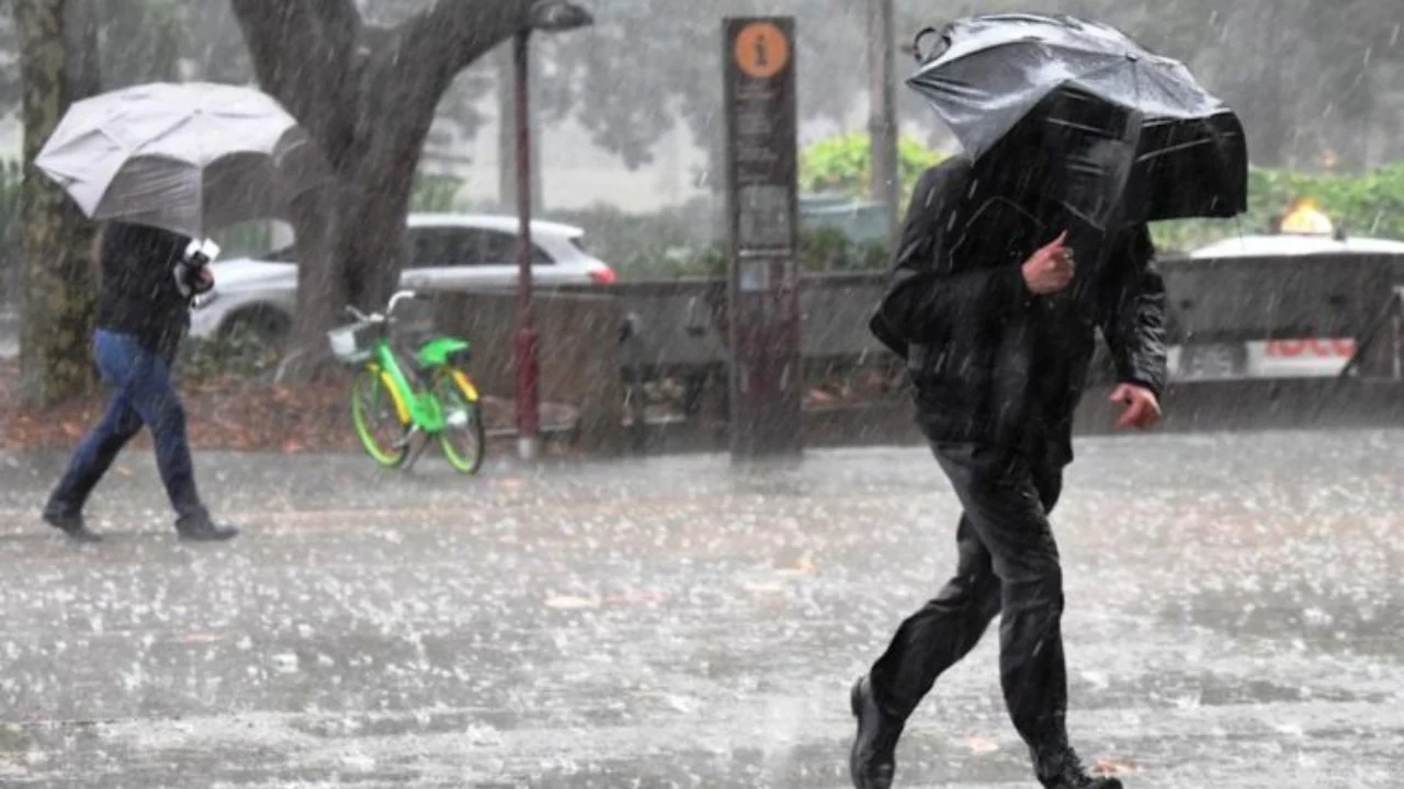 Kushte atmosferike të paqëndrueshme dhe me reshje, parashikimi i motit për këtë të hënë