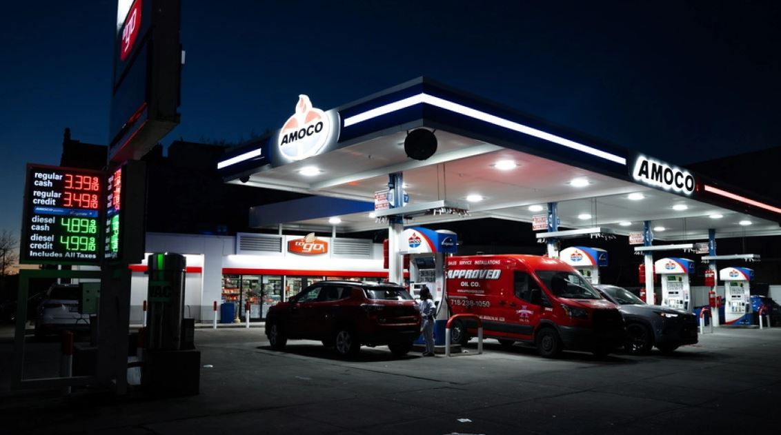 Lufta në Lindjen e Mesme/ Rritja e çmimeve të karburantit prek edhe SHBA-të, tejkalon 5 dollarë për gallon për herë të parë që nga viti 2022!